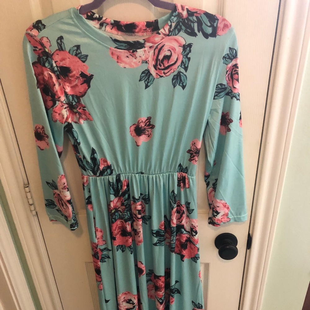 Floral maxi dress size Small